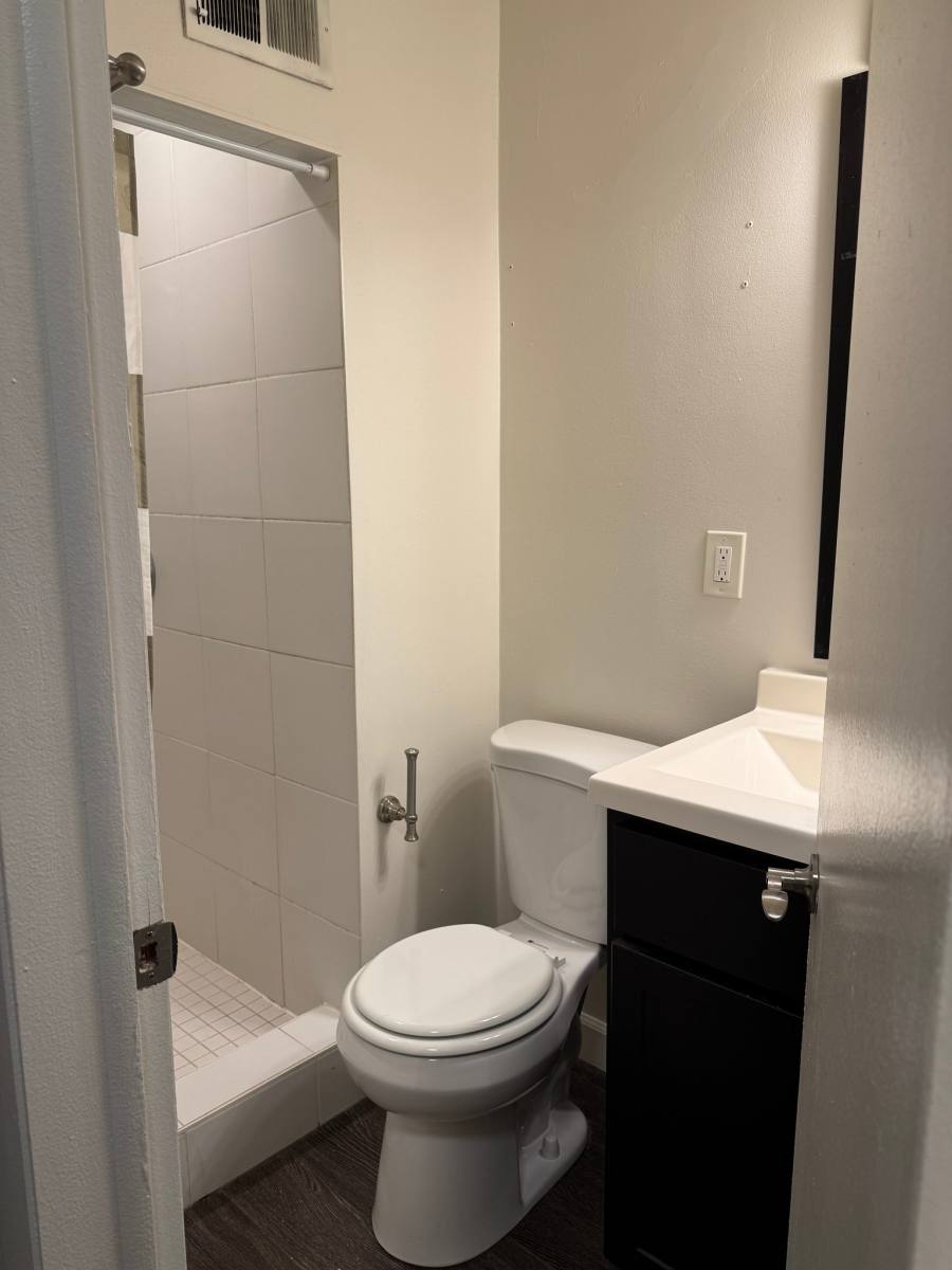 2260 N Summit Ave #212, Milwaukee, WI 53202 - Apartment for Rent - Image 9