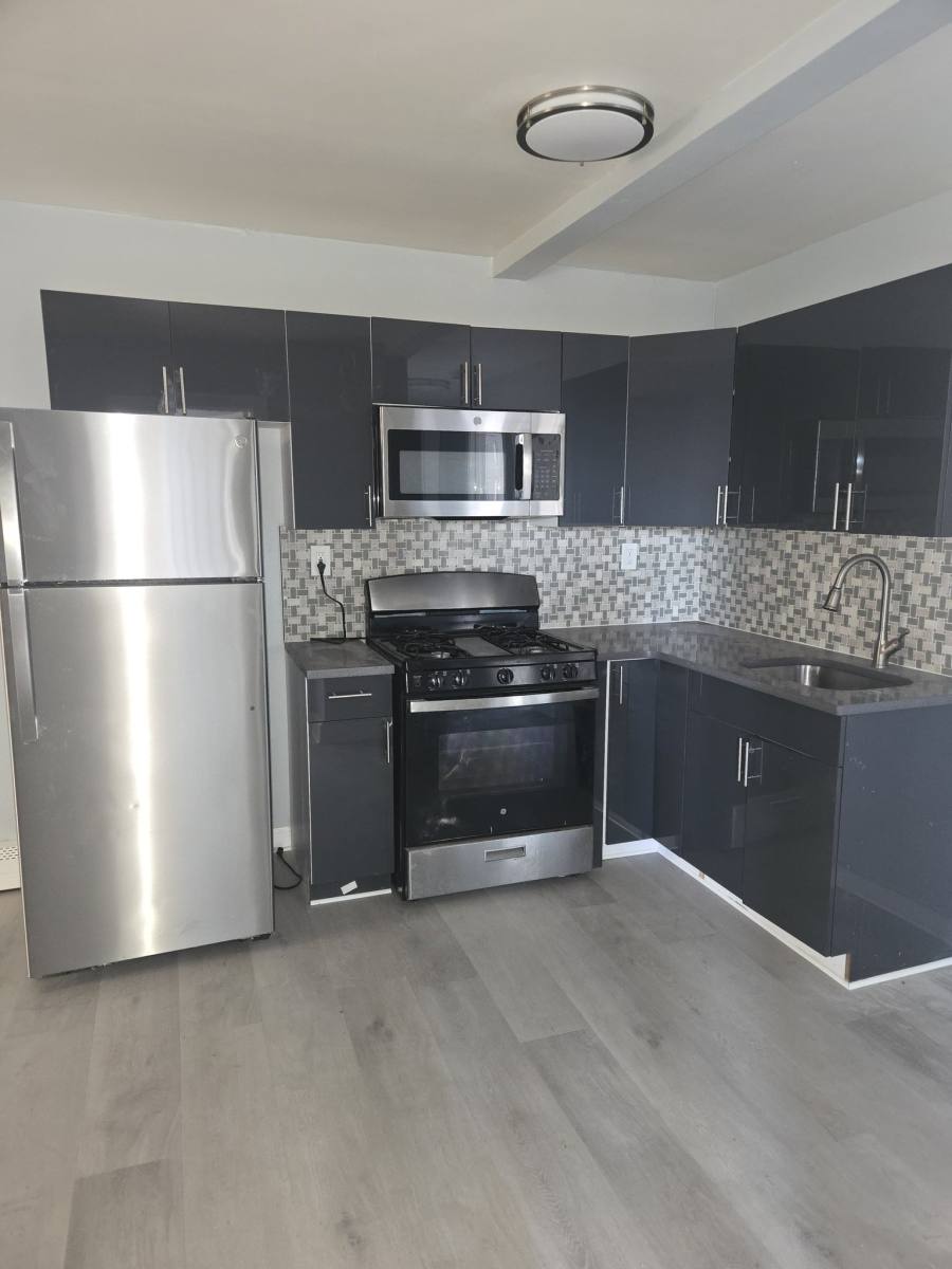 651 Barnum Ave, Bridgeport, CT 06608 - Apartment for Rent