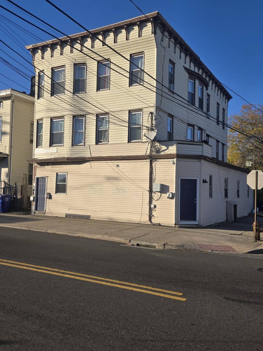 651 Barnum Ave, Bridgeport, CT 06608 - Apartment for Rent - Image 8
