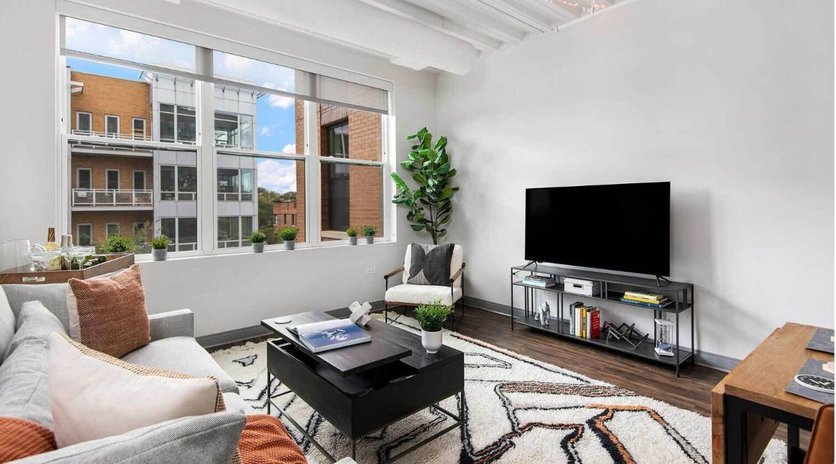 3915 N Sheridan Rd #318, Chicago, IL 60613 - Apartment for Rent - Image 1