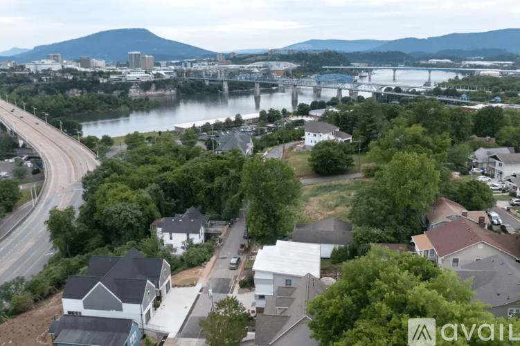 208 Baker St, Chattanooga, TN 37405 - Townhouse for Rent - Image 3