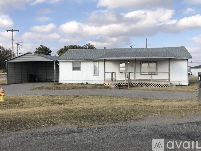 202 1st St, Lahoma, OK 73754 - House for Rent