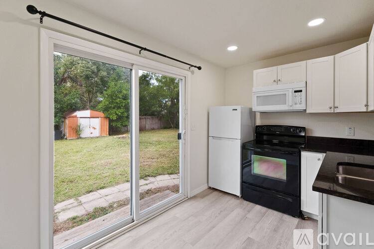 910 Jones St #C, Clearwater, FL 33755 - Apartment for Rent - Image 2