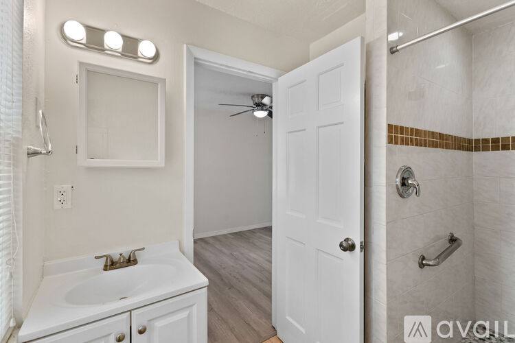 910 Jones St #C, Clearwater, FL 33755 - Apartment for Rent - Image 3