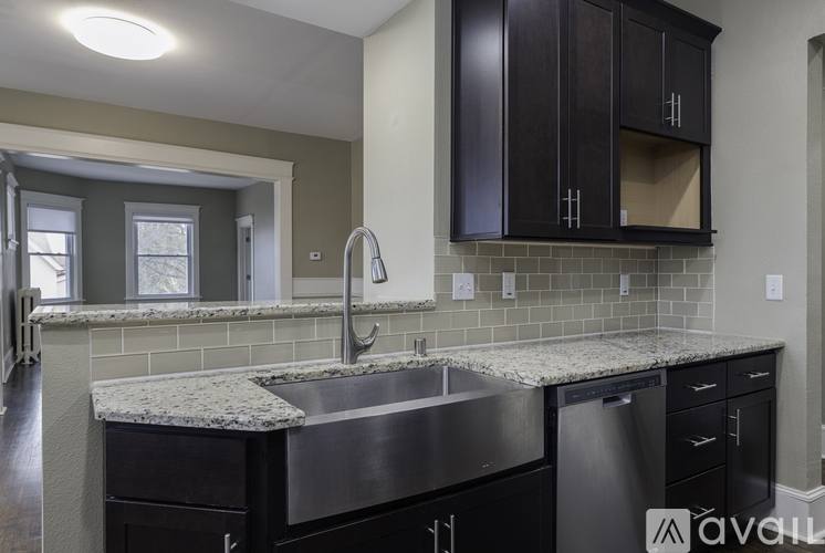 432 E Dover St, Upper Unit, Milwaukee, WI 53207 - Townhouse for Rent - Image 6