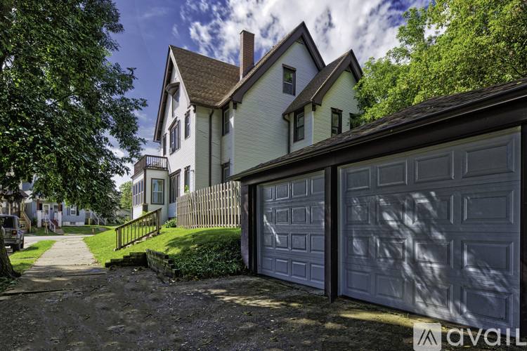 432 E Dover St, Upper Unit, Milwaukee, WI 53207 - Townhouse for Rent - Image 4