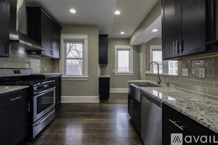 432 E Dover St, Upper Unit, Milwaukee, WI 53207 - Townhouse for Rent