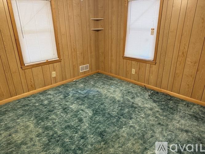 827 6th Ave SW, Hickory, NC 28602 - House for Rent - Image 8