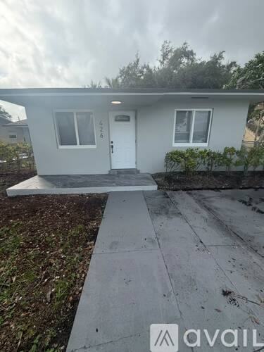 426 NE 166th St, Miami, FL 33162 - Townhouse for Rent - Image 1