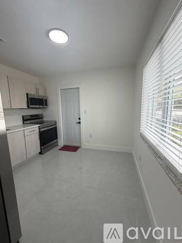 426 NE 166th St, Miami, FL 33162 - Townhouse for Rent - Image 5