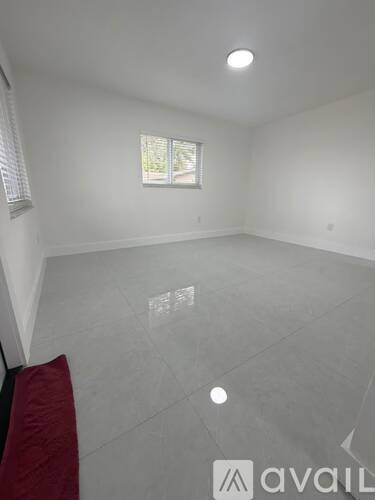 426 NE 166th St, Miami, FL 33162 - Townhouse for Rent - Image 2