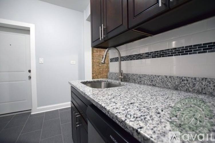 1106 W Glenlake Ave, 3rd Floor, Chicago, IL 60660 - Apartment for Rent - Image 2
