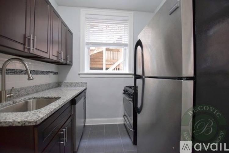 1106 W Glenlake Ave, 3rd Floor, Chicago, IL 60660 - Apartment for Rent - Image 1