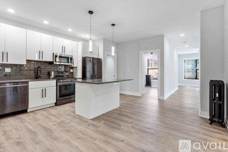 Apartment for rent at 1062 W Glenlake Ave #1, Chicago, IL 60660