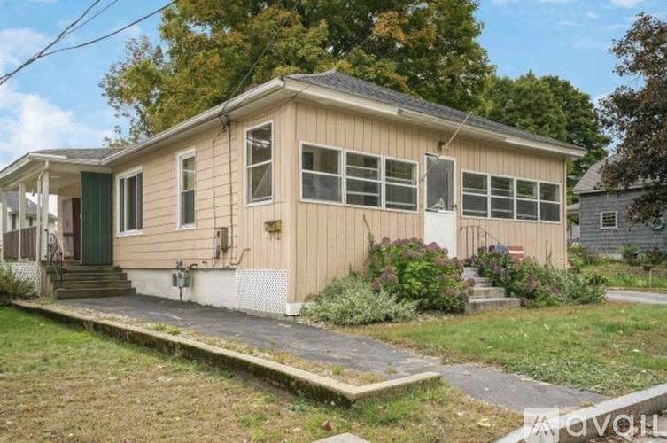 House for rent at 136 Donald St, Manchester, NH 03102