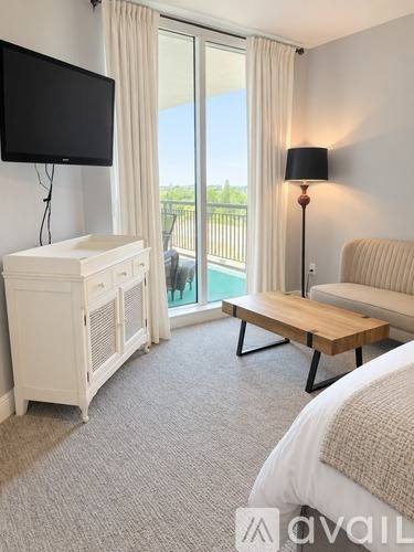 800 N Tamiami Trail #606, Sarasota, FL 34236 - Apartment for Rent - Image 2