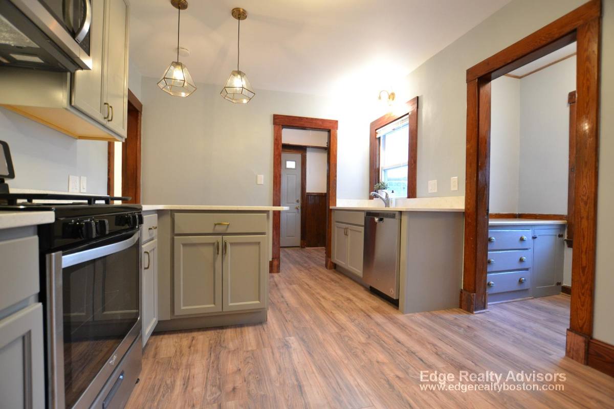 242 Lake St #1, Brighton, MA 02135 - House for Rent - Image 3