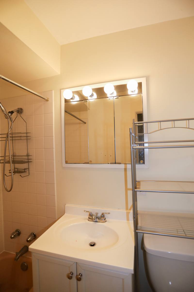 528 W Wellington #304, Chicago, IL 60657 - Apartment for Rent - Image 2