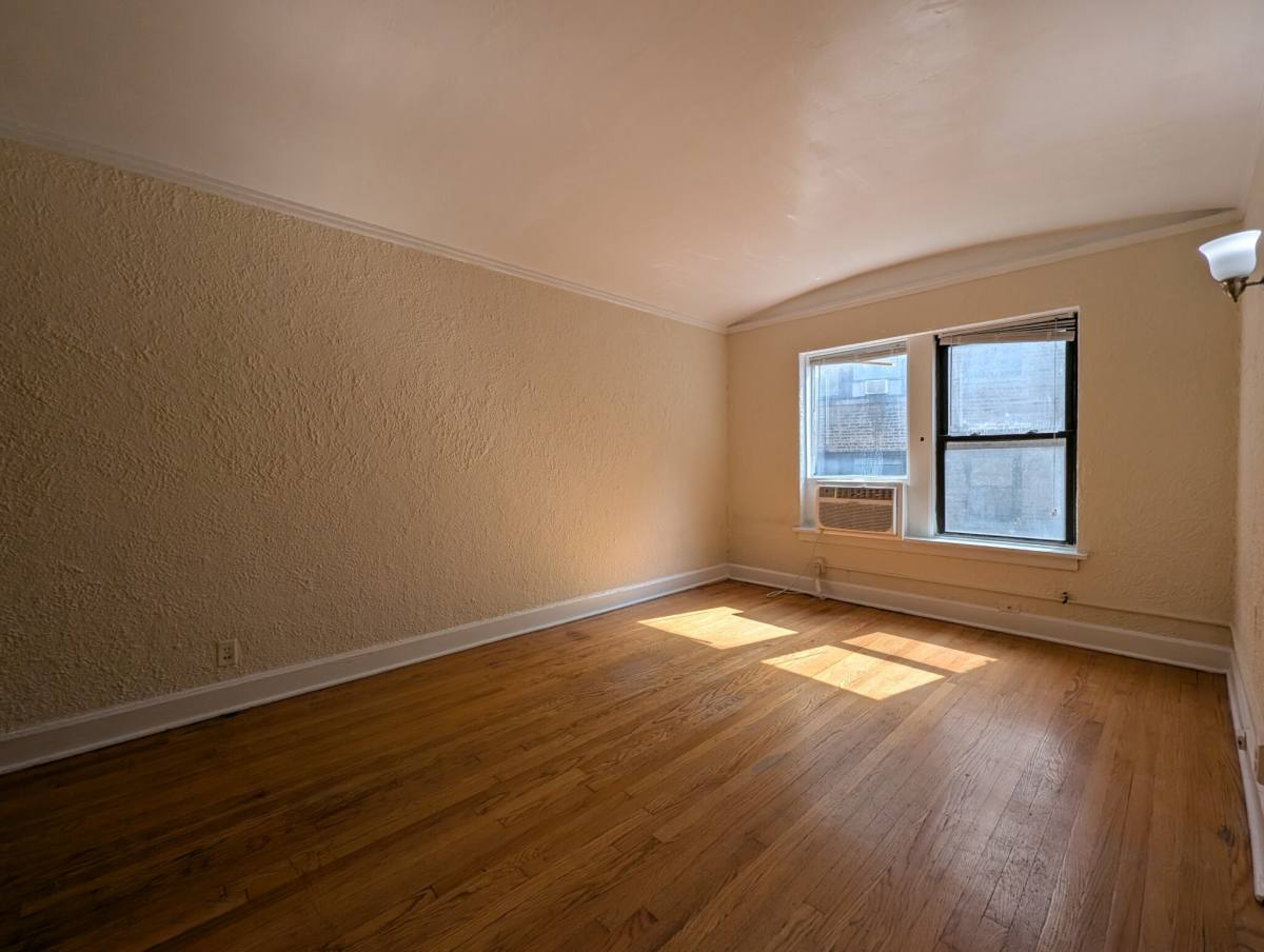 Apartment for rent at 536 W Arlington #216, Chicago, IL 60614