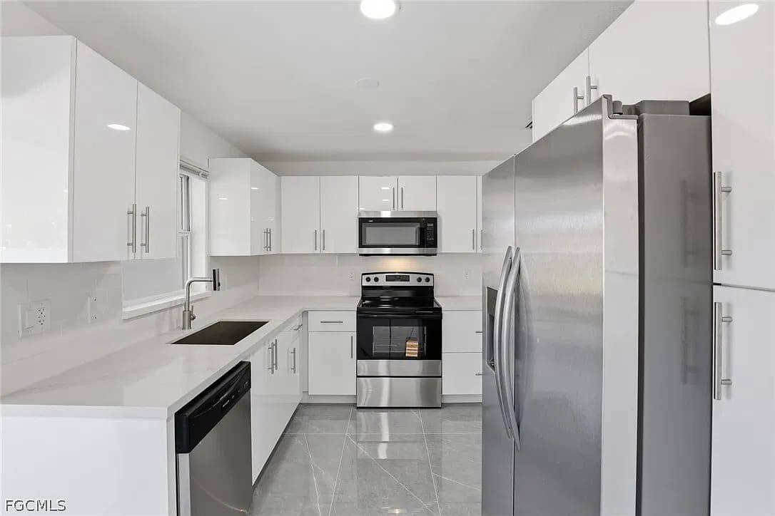 3420 SE 4th Place, Cape Coral, FL 33904 - Apartment for Rent - Image 2