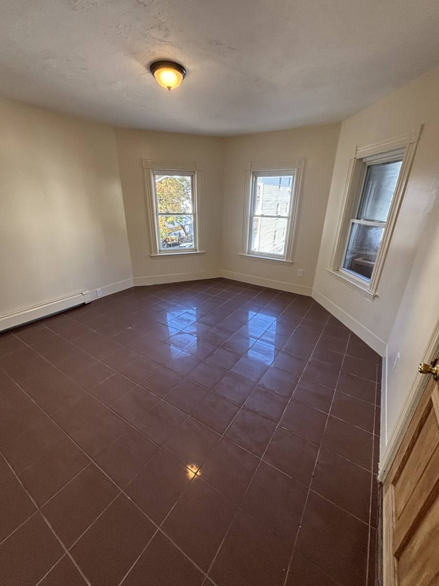 4 Chrome St #2, Worcester, MA 01604 - Apartment for Rent