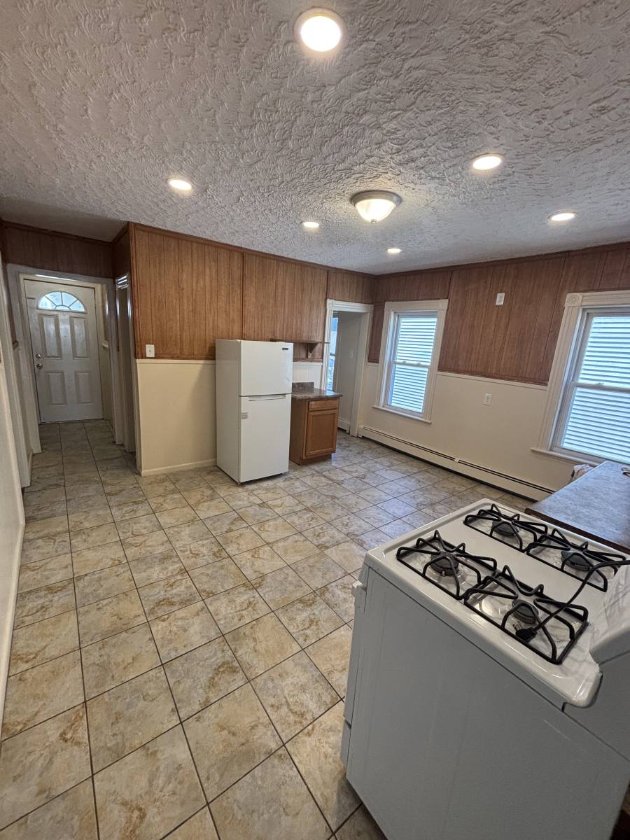 4 Chrome St #2, Worcester, MA 01604 - Apartment for Rent - Image 5