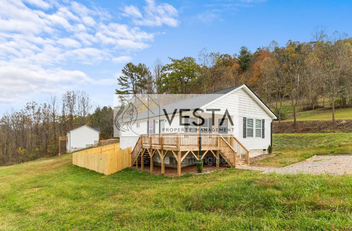 4 Meadows Town Rd, Marshall, NC 28753 - House for Rent - Image 2