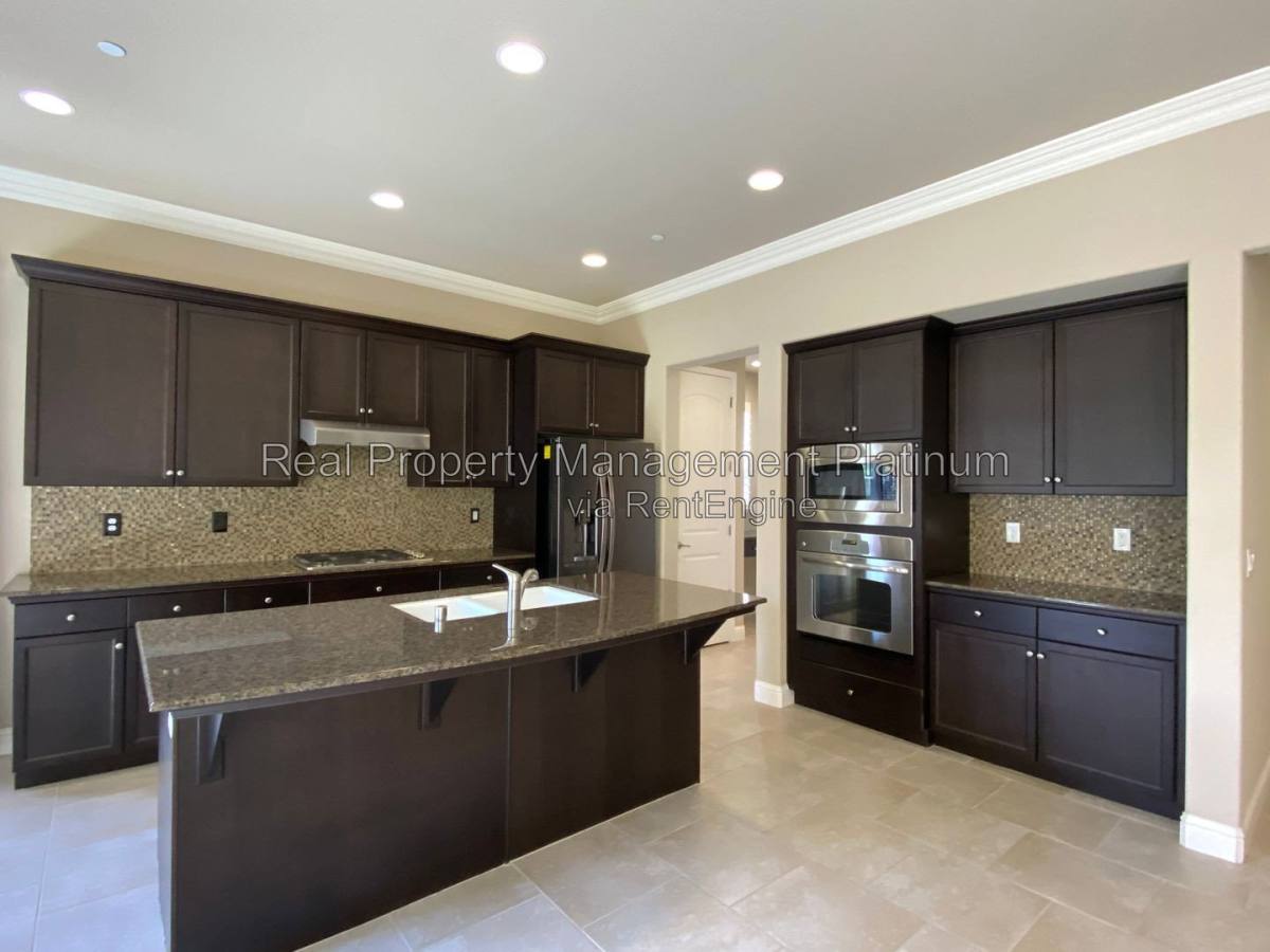 House for rent at 2141 W Juliet Way, Fresno, CA 93711