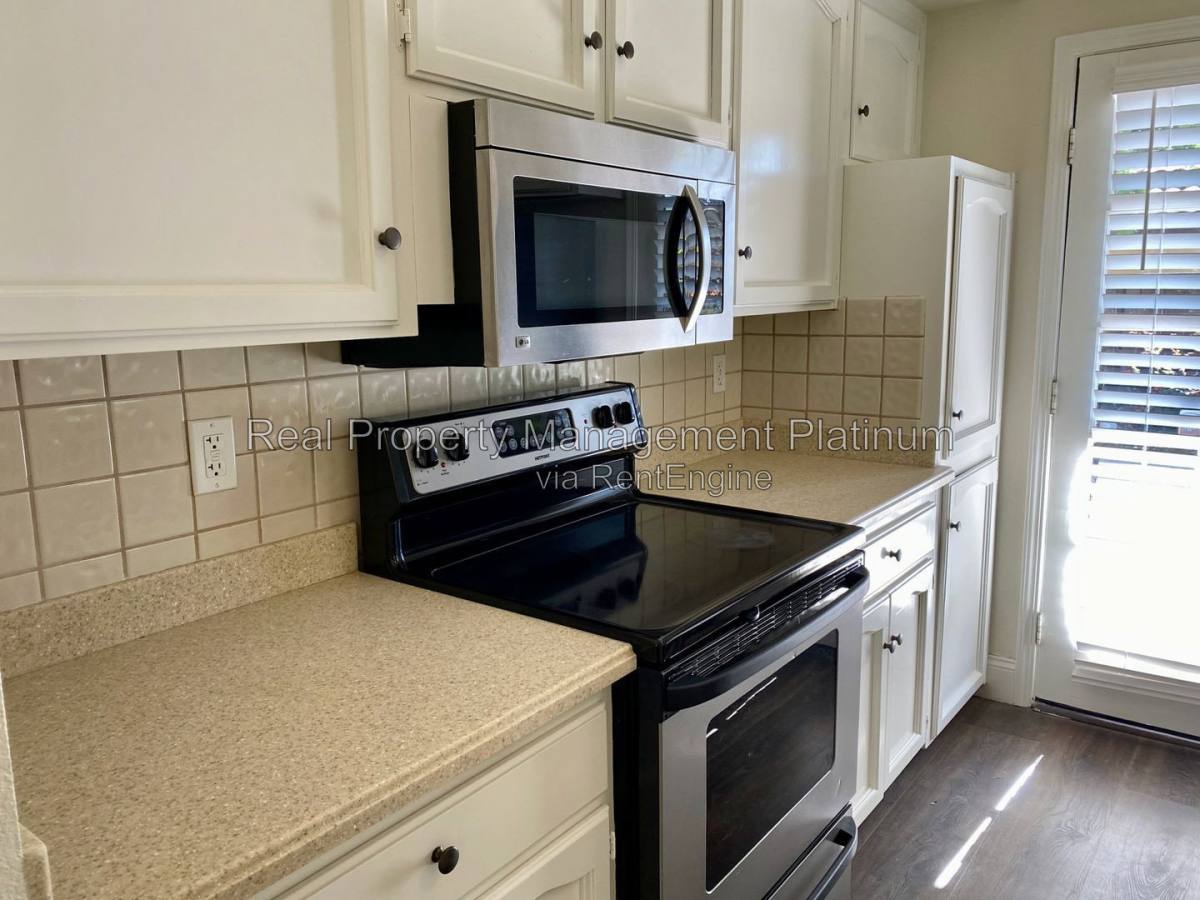 8153 N Cedar Ave #114, Fresno, CA 93720 - Condo for Rent - Image 11
