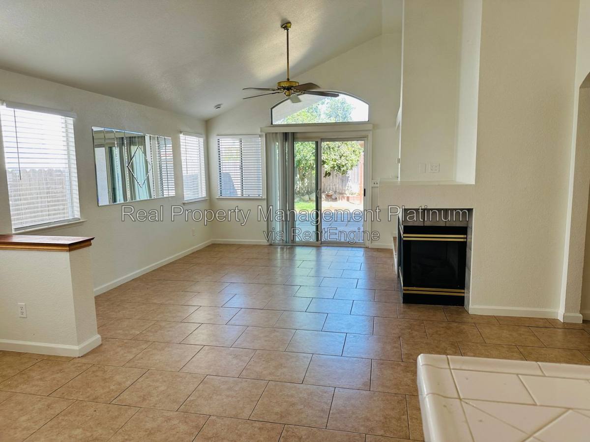 4274 W Weldon Ave, Fresno, CA 93722 - House for Rent - Image 11