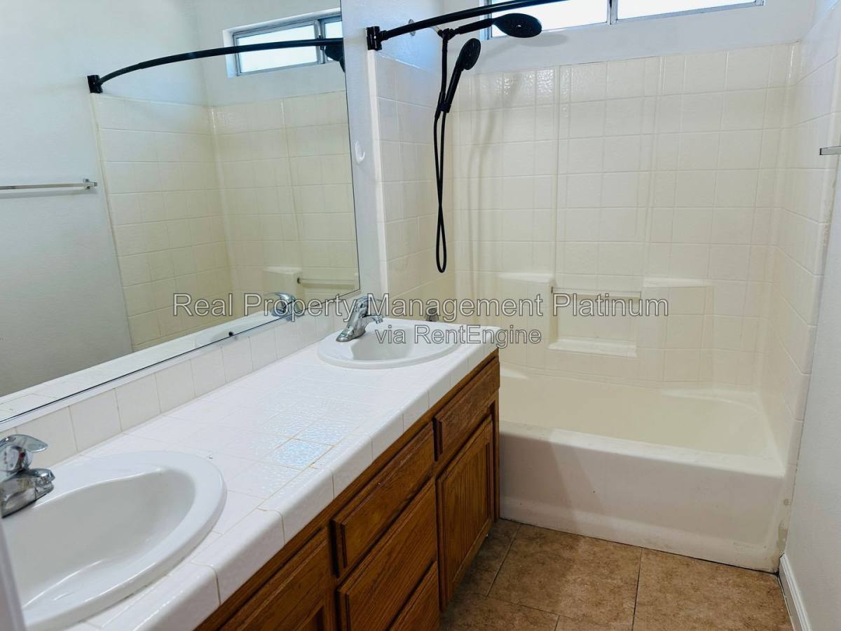 4274 W Weldon Ave, Fresno, CA 93722 - House for Rent - Image 5