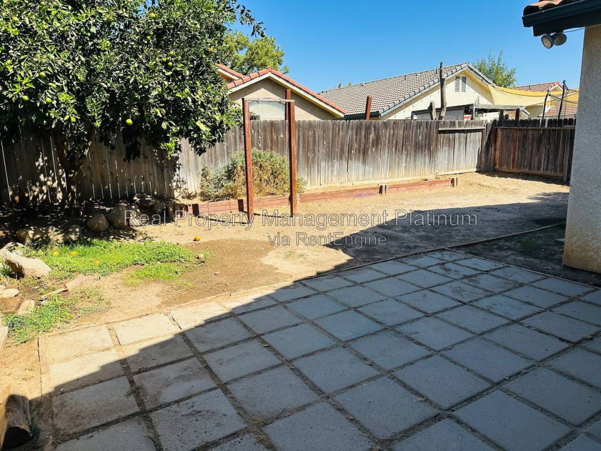 4274 W Weldon Ave, Fresno, CA 93722 - House for Rent - Image 8