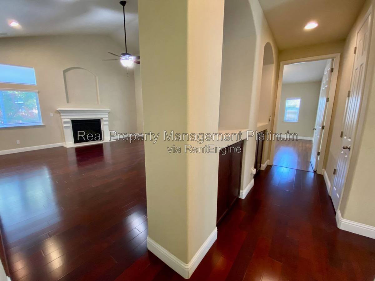 8616 N Garden Ave, Fresno, CA 93720 - House for Rent - Image 11