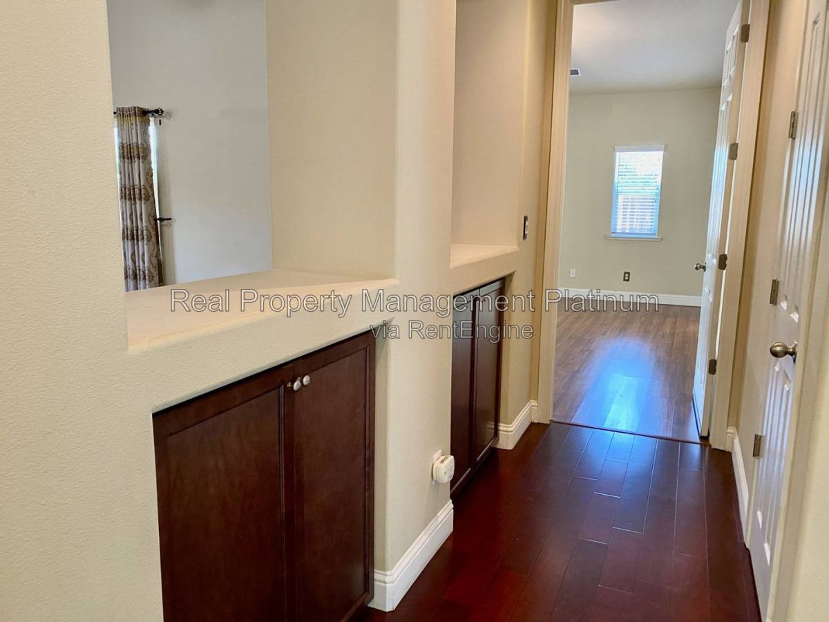 8616 N Garden Ave, Fresno, CA 93720 - House for Rent - Image 12