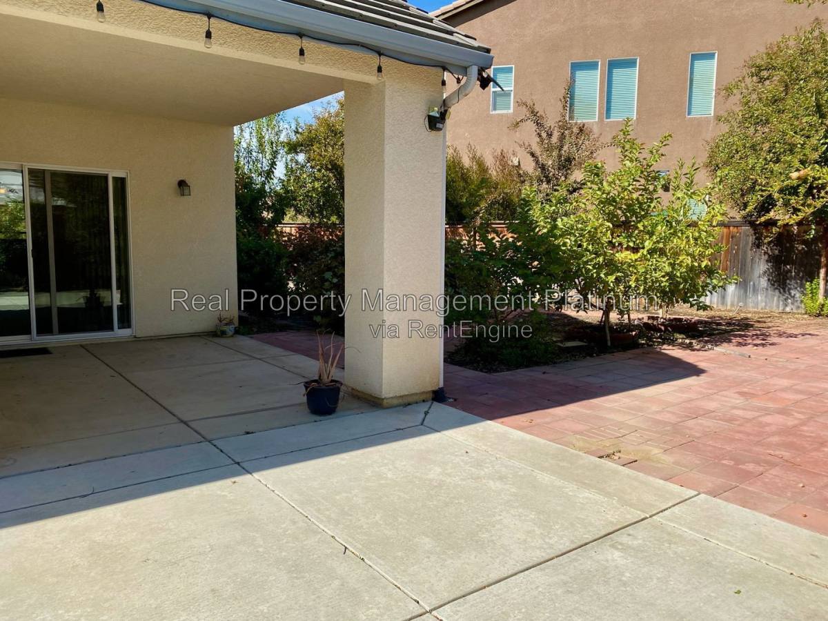 8616 N Garden Ave, Fresno, CA 93720 - House for Rent - Image 9
