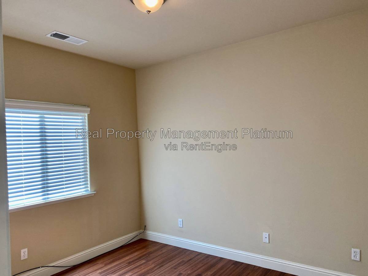 8616 N Garden Ave, Fresno, CA 93720 - House for Rent - Image 10