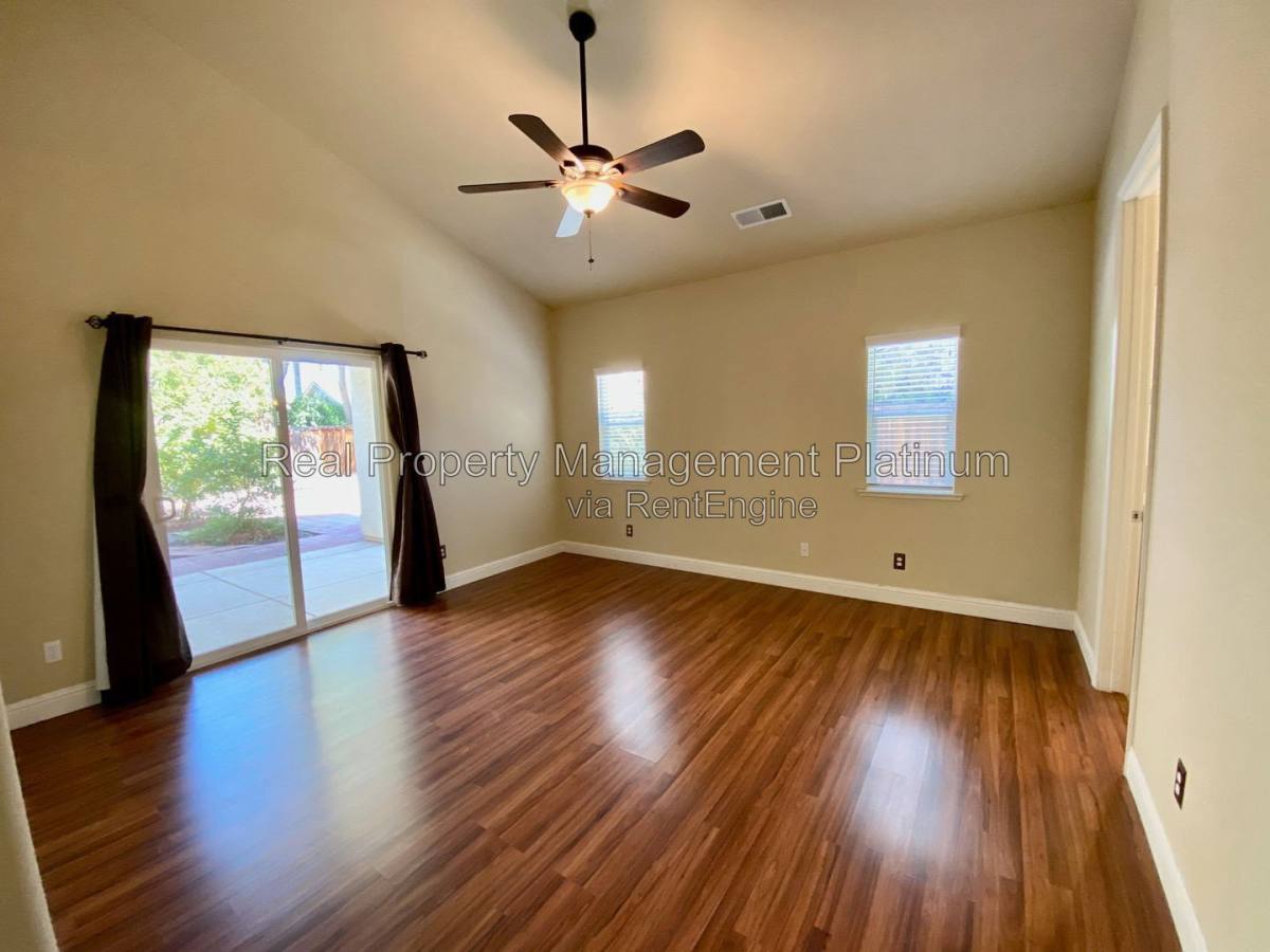 8616 N Garden Ave, Fresno, CA 93720 - House for Rent - Image 6