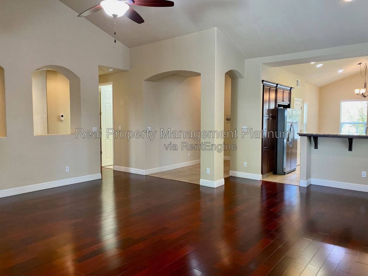 8616 N Garden Ave, Fresno, CA 93720 - House for Rent - Image 5