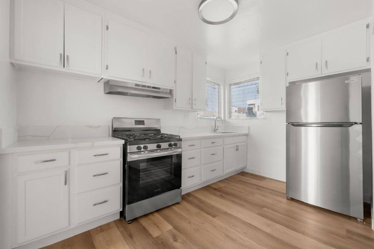 642 W 74th St #4A, Los Angeles, CA 90044 - Apartment for Rent - Image 2