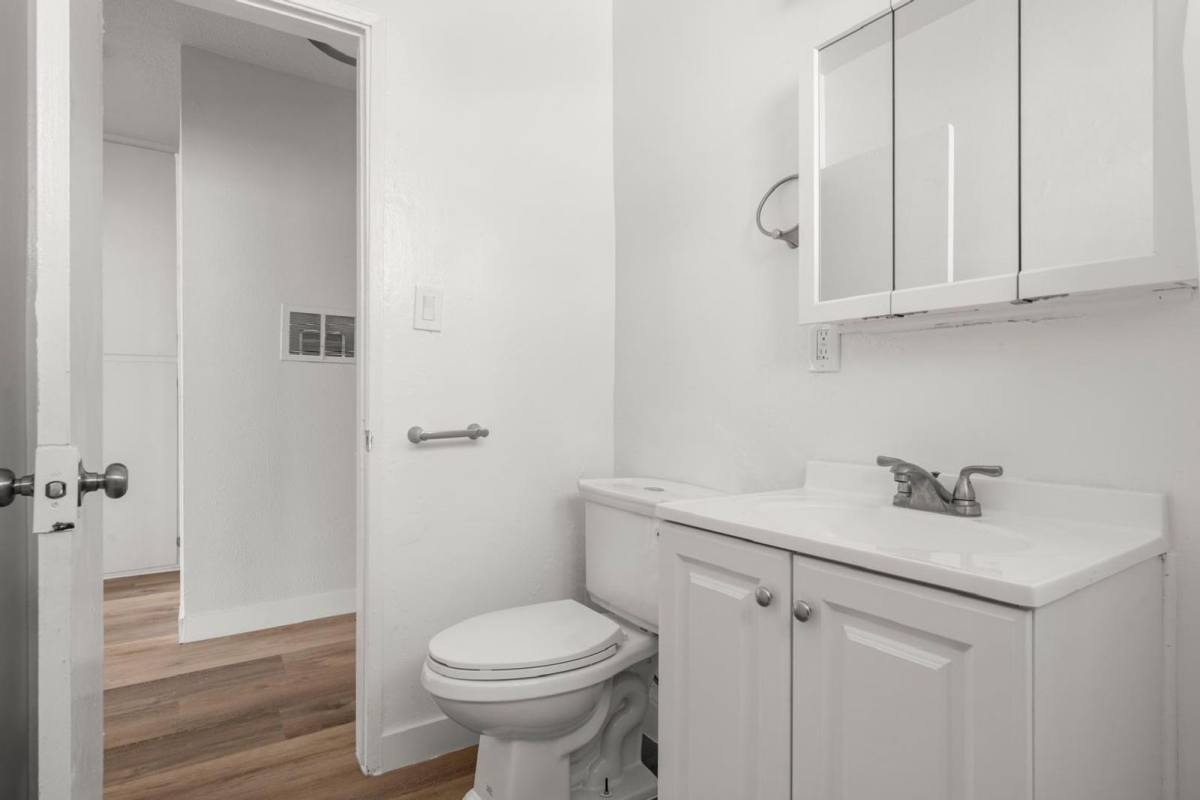 642 W 74th St #4A, Los Angeles, CA 90044 - Apartment for Rent - Image 14