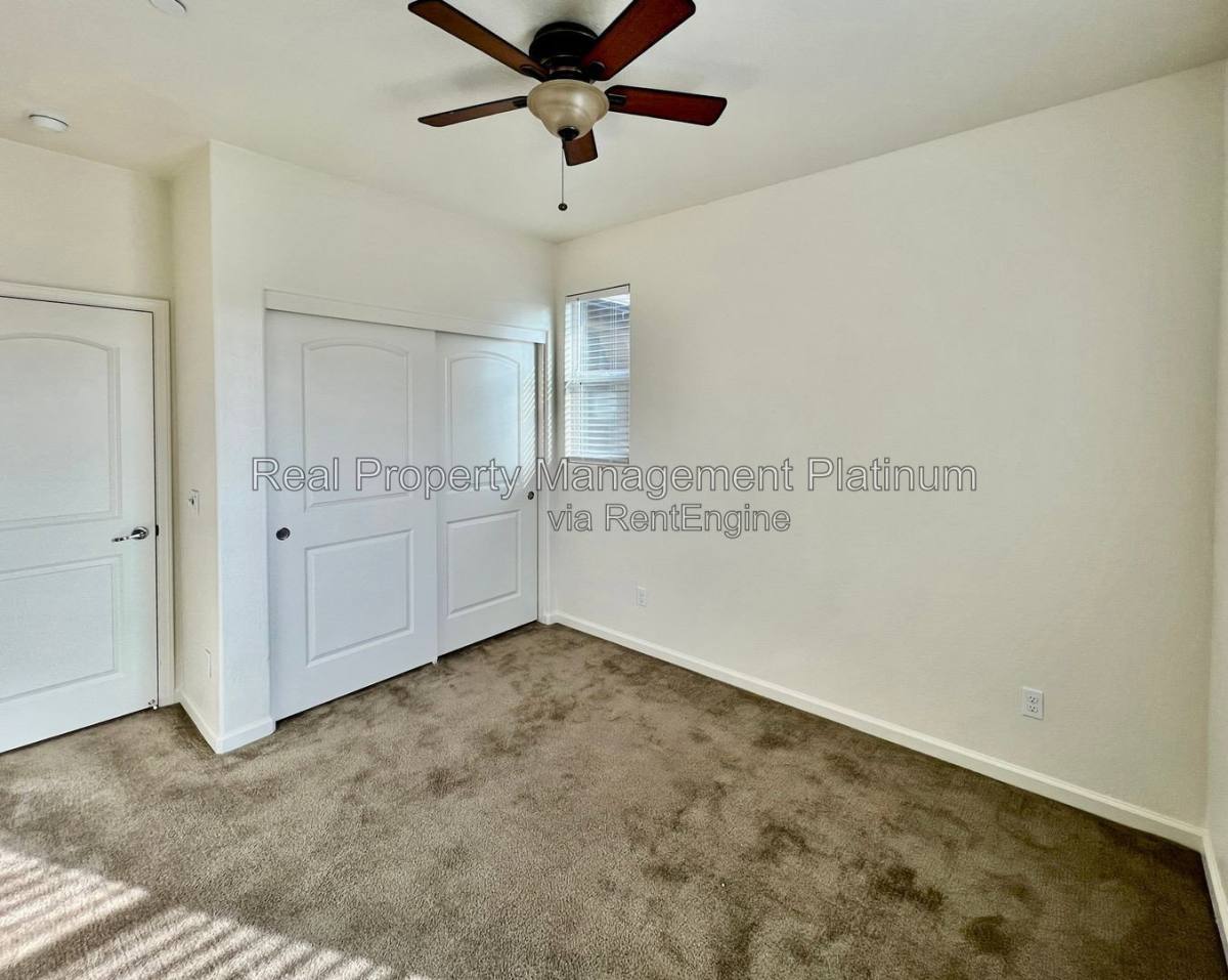 5585 E Edna Ave, Fresno, CA 93727 - House for Rent - Image 10