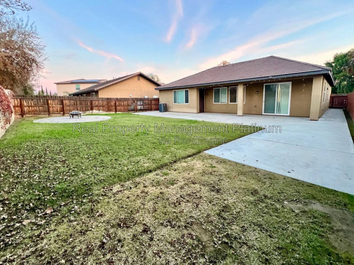 5585 E Edna Ave, Fresno, CA 93727 - House for Rent - Image 14