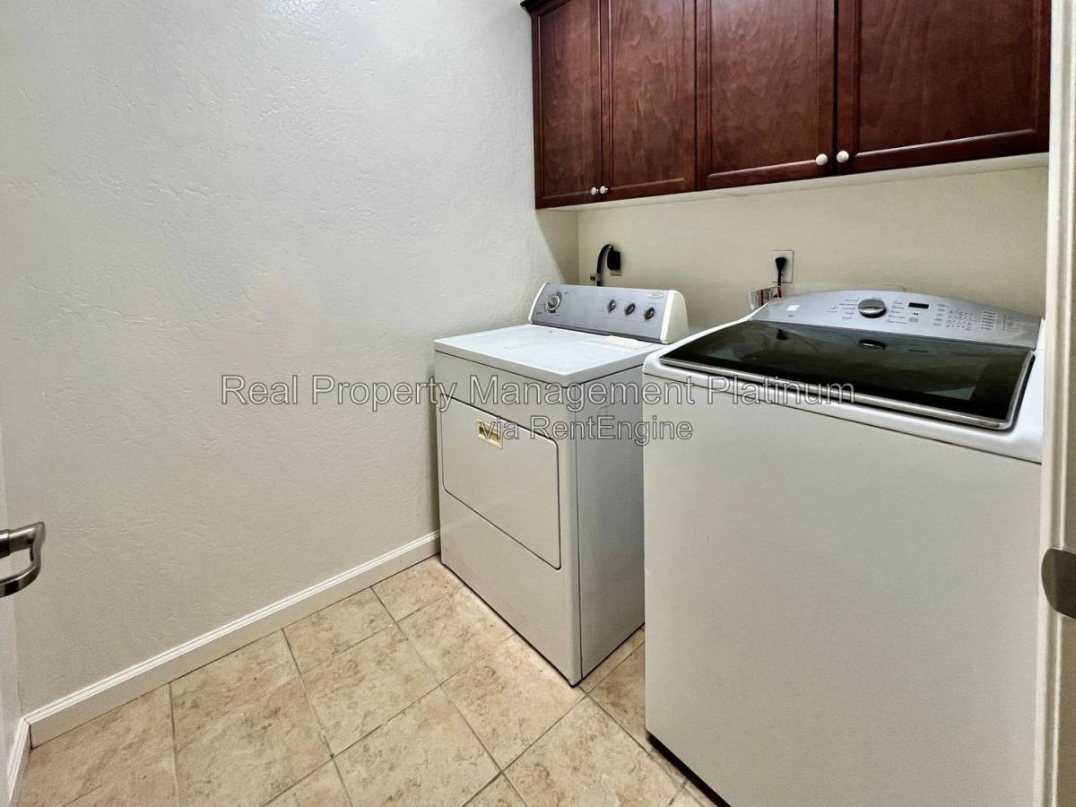 5585 E Edna Ave, Fresno, CA 93727 - House for Rent - Image 13