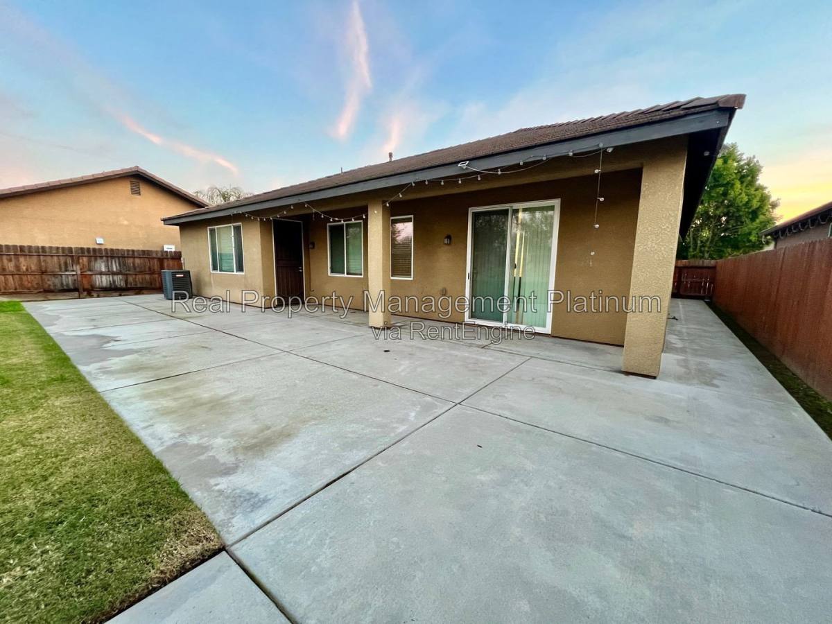 5585 E Edna Ave, Fresno, CA 93727 - House for Rent - Image 15