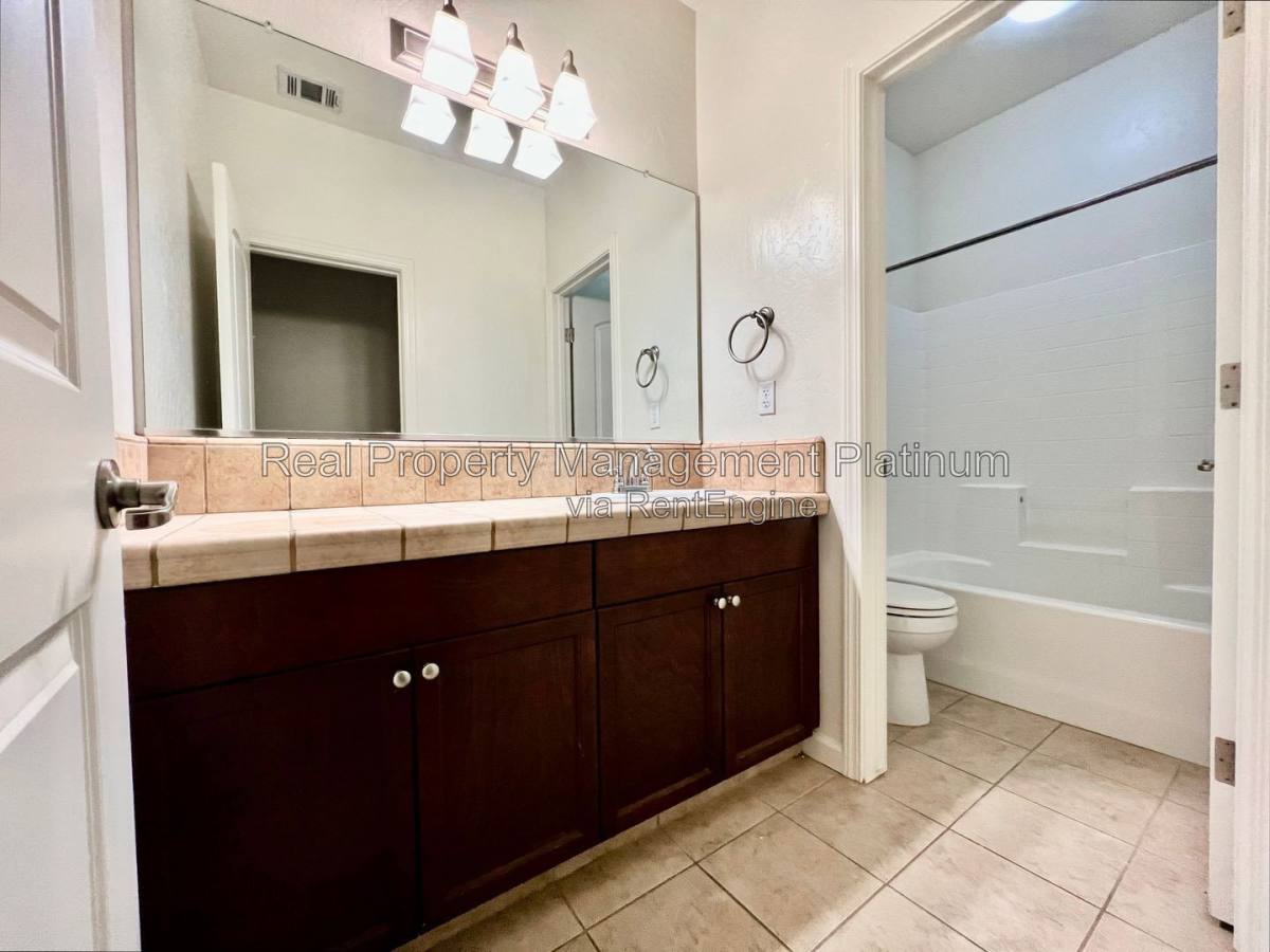 5585 E Edna Ave, Fresno, CA 93727 - House for Rent - Image 11