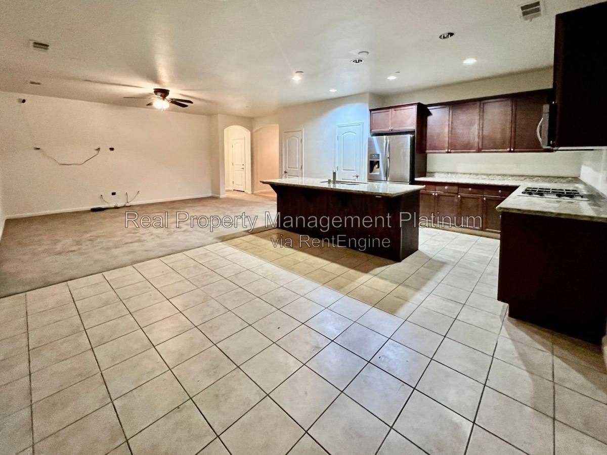 5585 E Edna Ave, Fresno, CA 93727 - House for Rent - Image 3