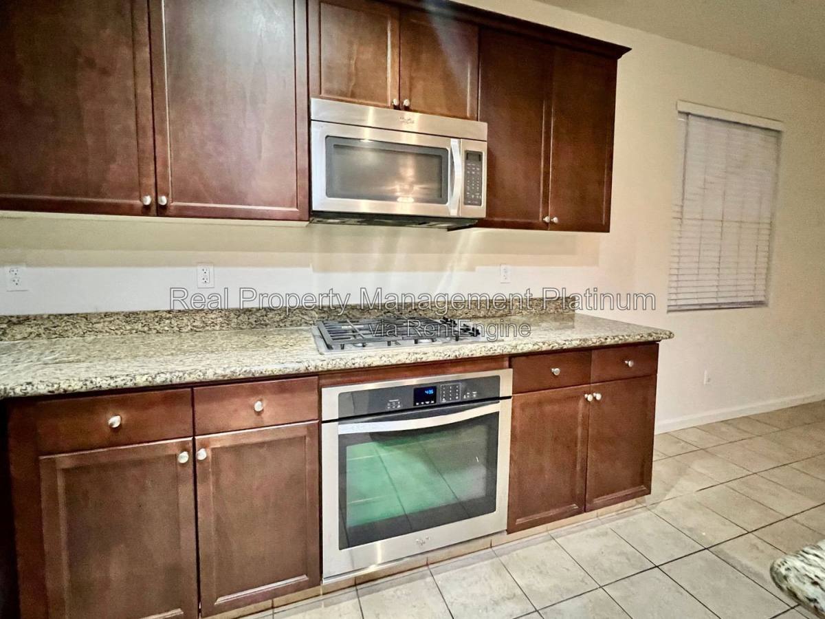 5585 E Edna Ave, Fresno, CA 93727 - House for Rent - Image 5