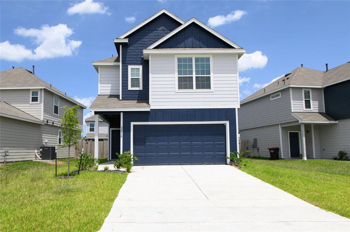 Apartment for rent at 22210 Regal Heights Dr, Houston, TX 77073