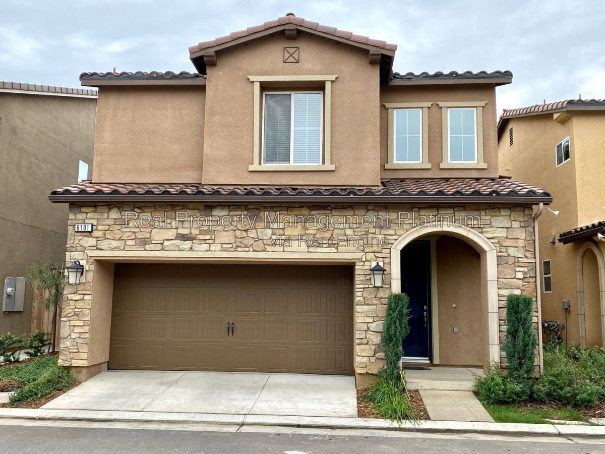 House for rent at 6101 E Brick Dr, Fresno, CA 93727