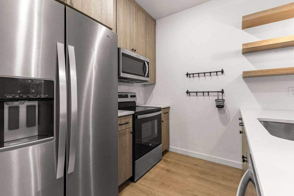 6272 NE 6th Ave, Portland, OR 97211 - Townhouse for Rent - Image 2